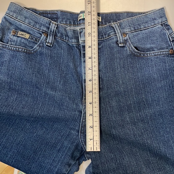 Lee Relaxed Fit Straight Leg High Rise Jeans. 10 short. - Picture 9 of 11